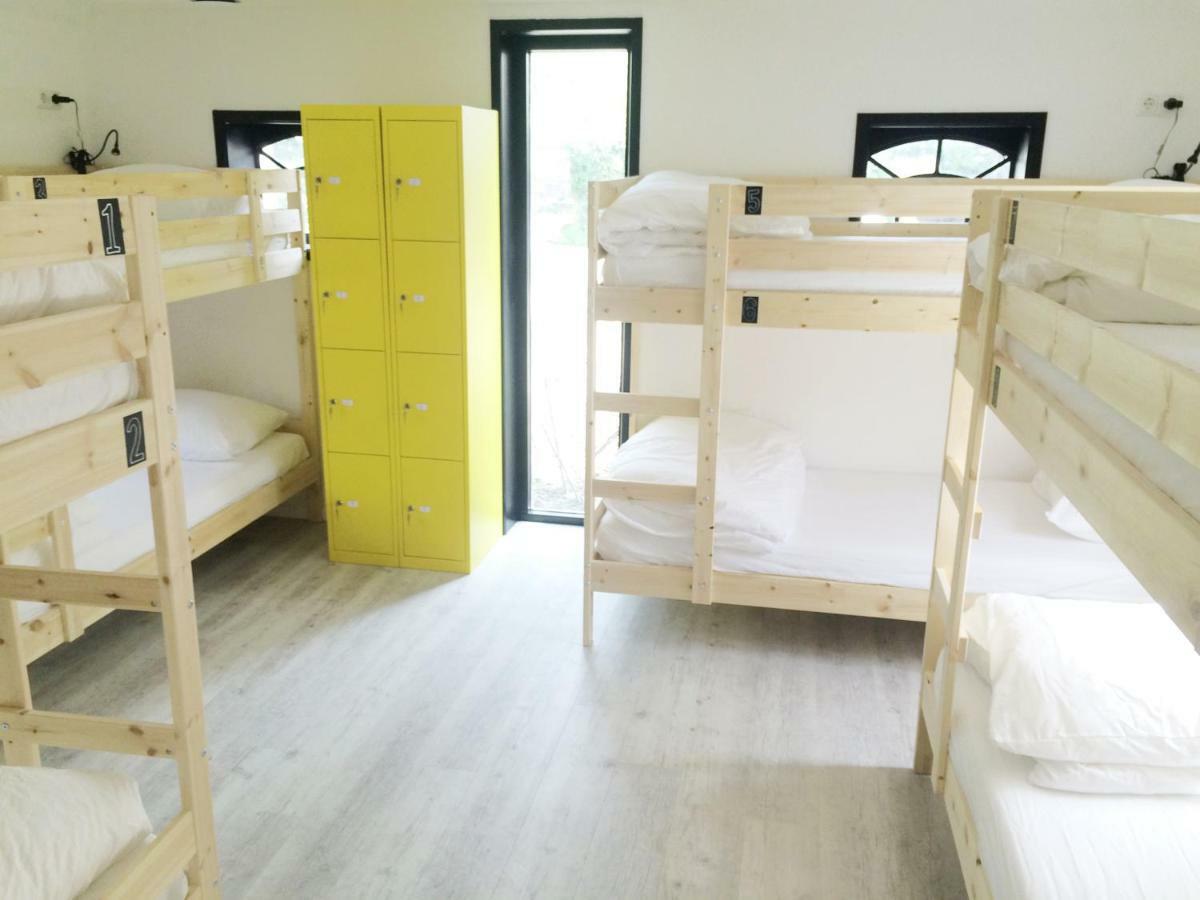 Bed in een Slaapzaal met 8 Bedden